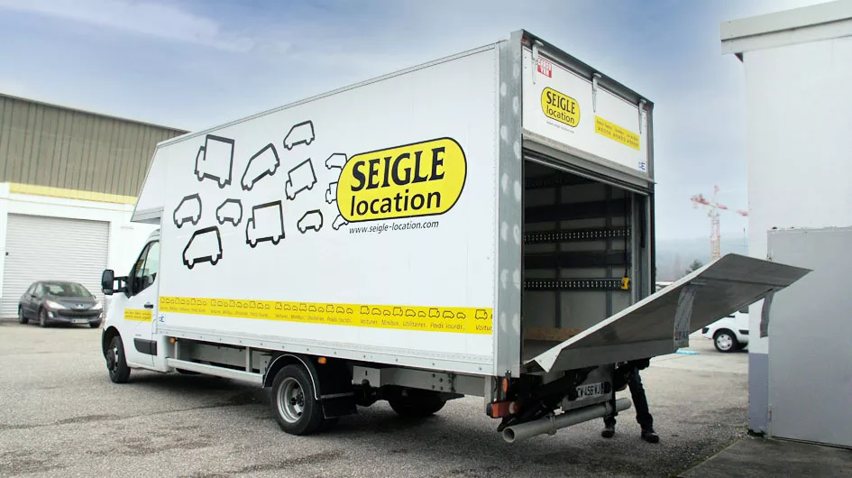 RENAULT FOURGON 28 m3 location