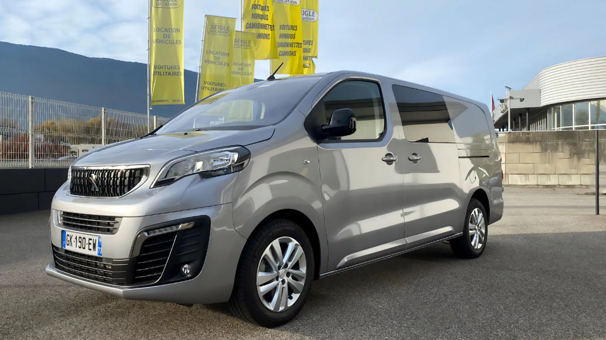 PEUGEOT TRAVELLER DOUBLE CABINE 6 PLACES